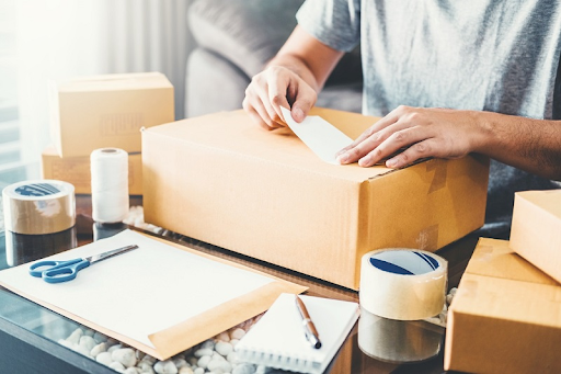 Ghi đầy đủ thông tin lên kiện hàng